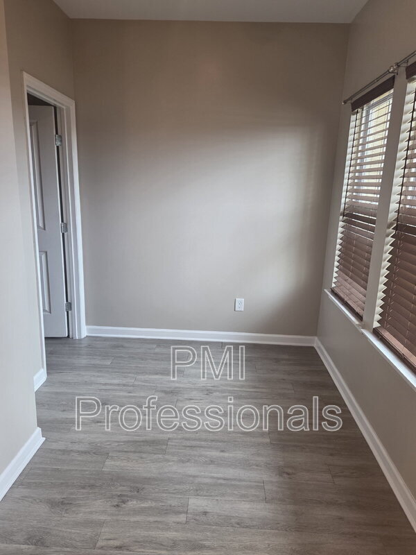 Photo - 4109 George Buchanan