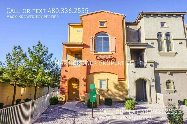 Building Photo - 2402 E 5th St