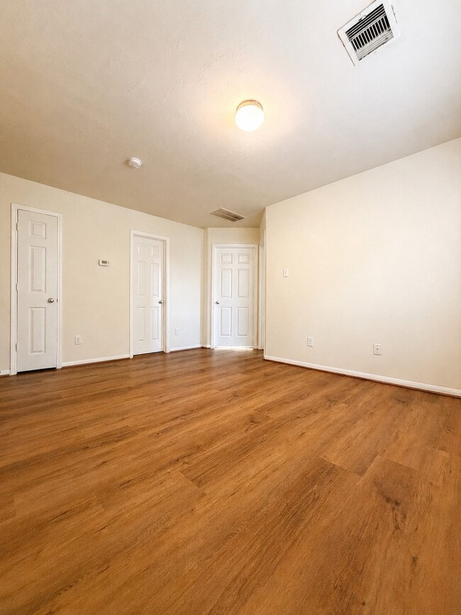 Photo - 8327 Lamond Ln