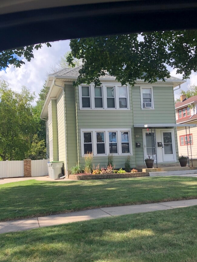 Building Photo - 1703 W Custer Ave Rental