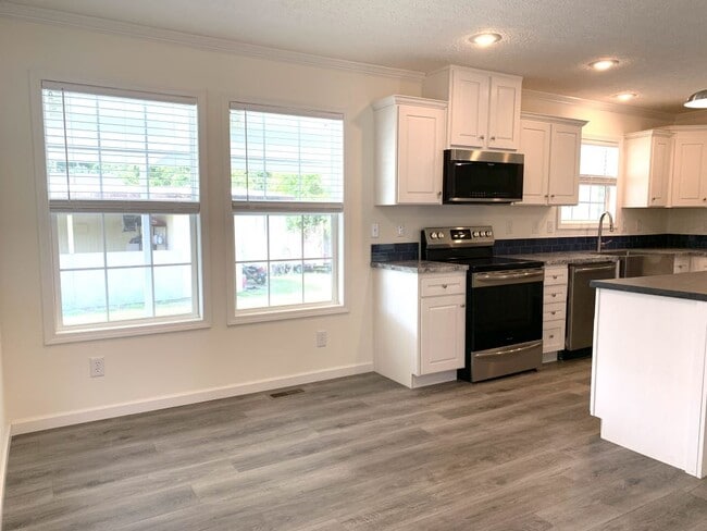 Photo - 169 Hibiscus Dr