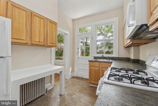 Photo - 2237 Hall Pl NW