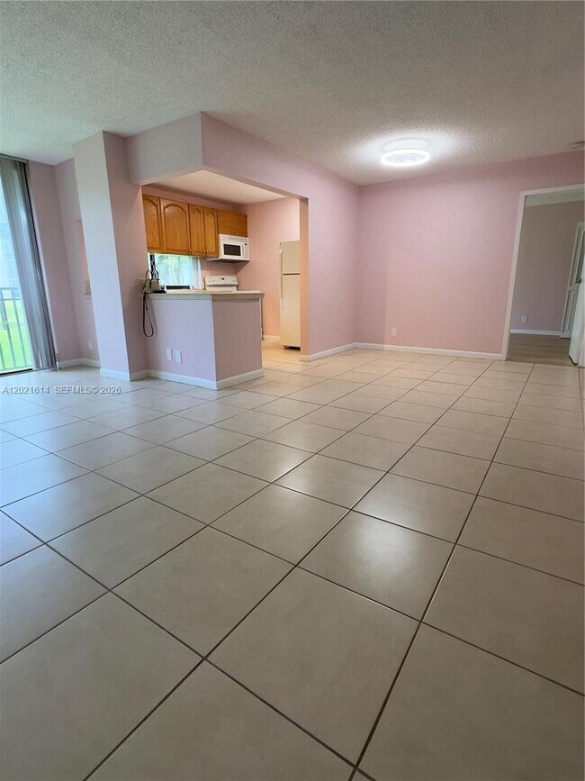 Photo - 17011 N Bay Rd Unidad 117