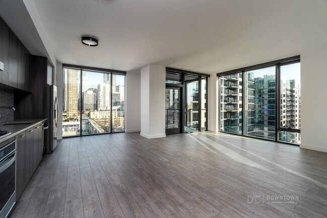 Building Photo - 823 W Madison St Unit 720 Rental