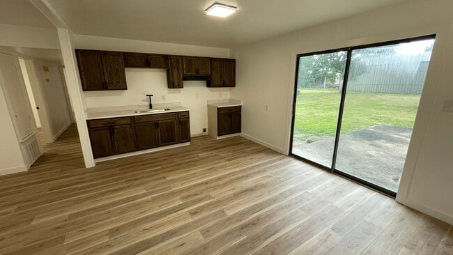 Photo - For Rent -6684 Garvin Dr , Benton AR