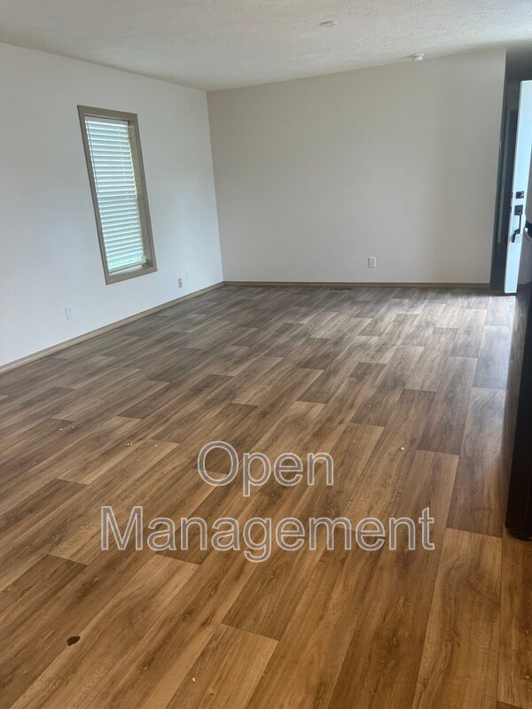 Photo - 825 1st Ave E