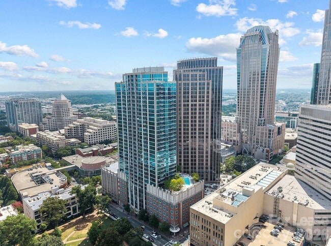 Photo - 210 N Church St Unidad 1406