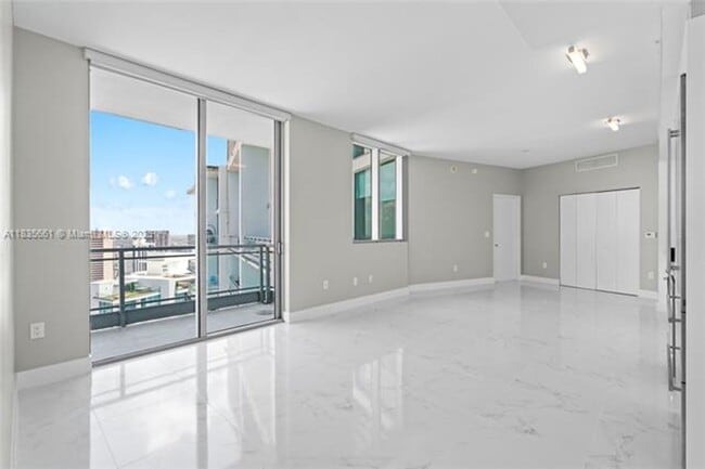 Building Photo - 92 SW 3rd St Unit 92 SW 3rd St  5206 Rental
