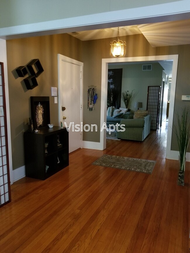 Photo - 5828 N Kenmore Ave Unit 1