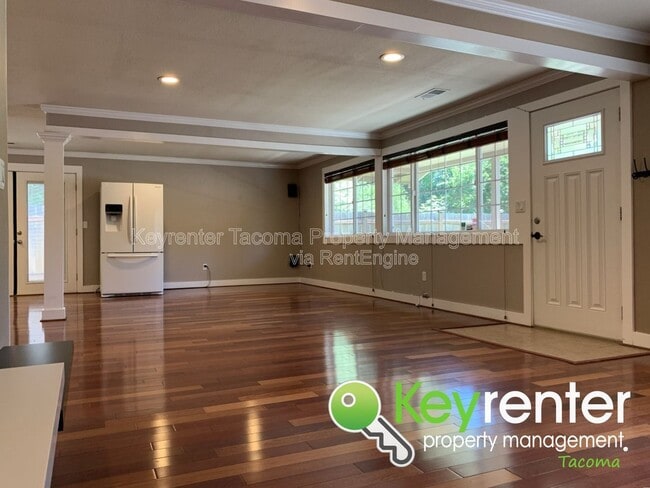 Photo - 1355 E 44th St