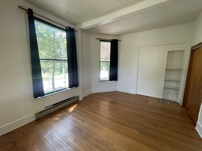 Photo - 521 E 7th St