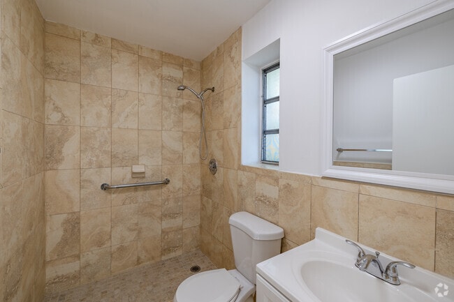 1BR, 1BA - 450SF - Bathroom