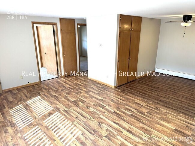 Building Photo - Awesome remodeled 2 bedroom apartment on M... Unit 2