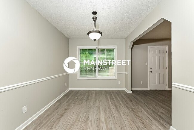 Photo - 3 Bedroom Pet-Friendly Home in Jonesboro, GA with Main Street Renewal