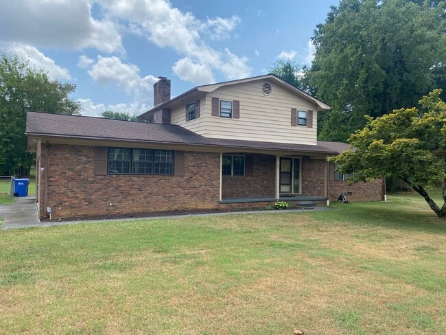 Building Photo - 891 W Cunningham; Alcoa TN 37701 Rental