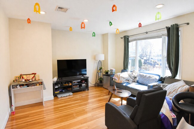 Photo - 84 Litchfield St Unit 1