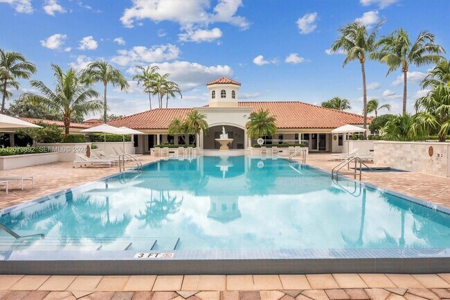 20000 E Country Club Dr Unit 302
