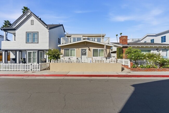 Building Photo - 403 38th St Unit B