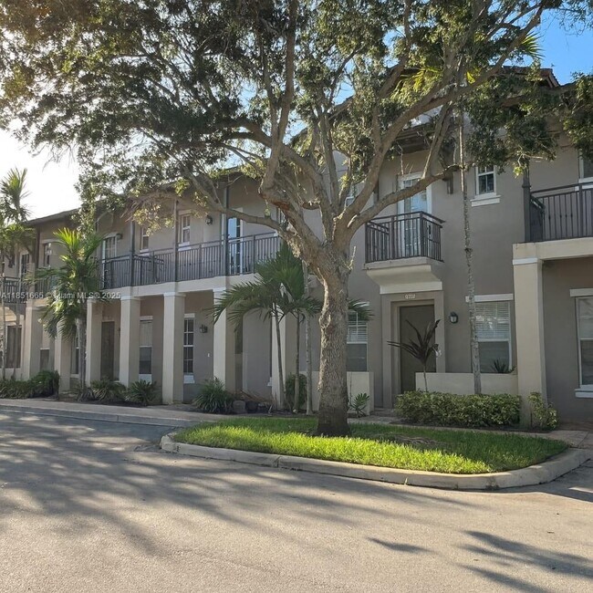 Building Photo - 14637 SW 6th St Rental