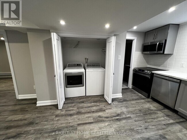 Photo - 205 Cardinal St
