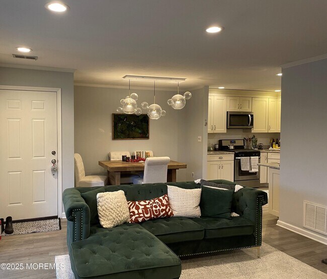 Photo - 157 Frontier Way