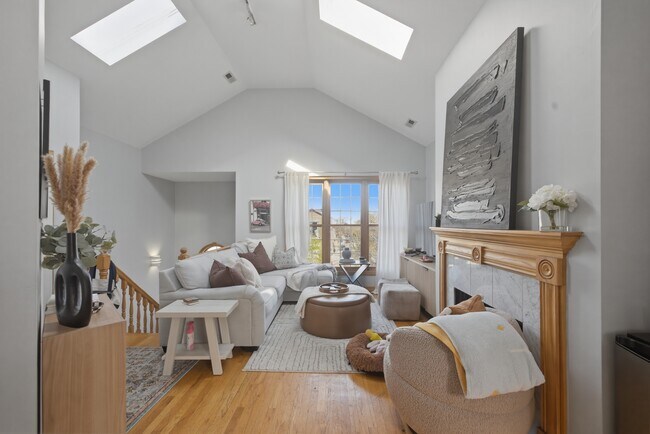 Photo - 844 N Wood St Unidad 3