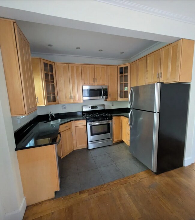 Building Photo - Brighton 3bed/ 1.5 Bath Near B Line Rental