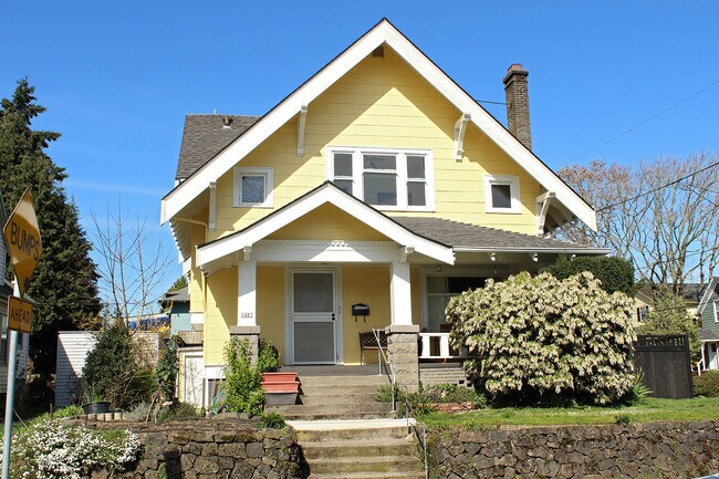 Building Photo - 1483 NE Going St Rental
