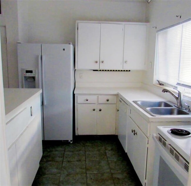 Photo - 550 Hartley Pl