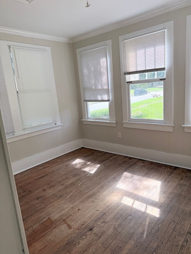 Photo - 3 Bed 1 Bath For Rent
