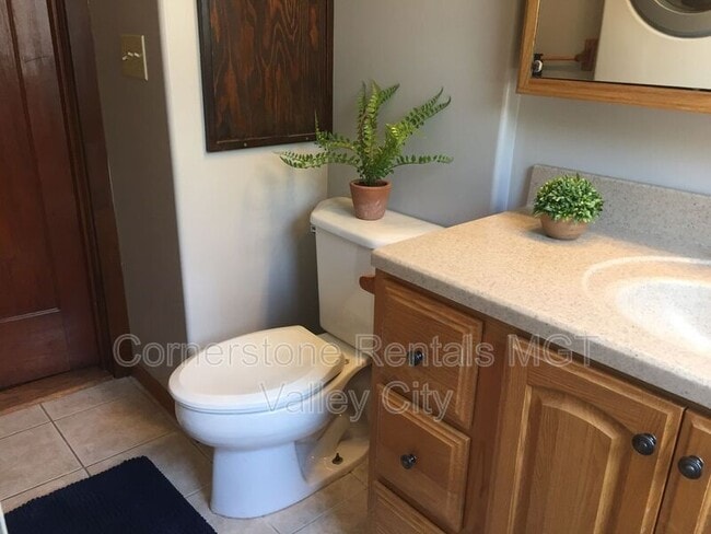 Photo - 253 College St SE