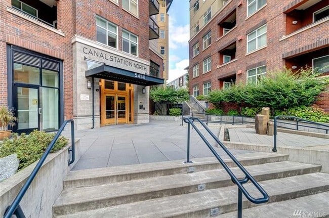 Building Photo - 5450 Leary Ave NW Unit 659 (Top Floor)