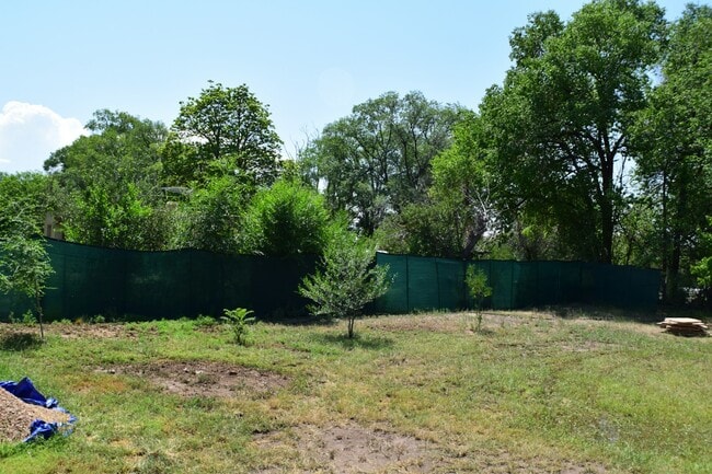 Photo - 1002 B NM-76