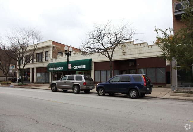 Photo - 3900 N Sheridan Rd