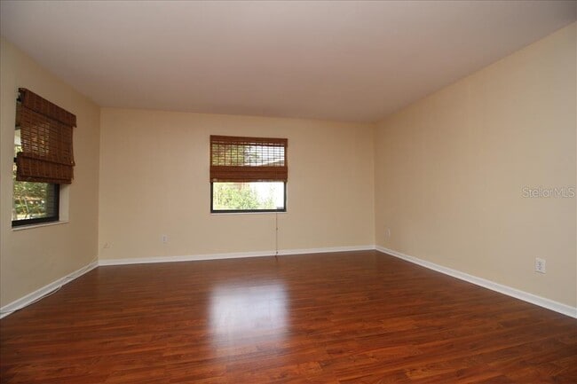 Photo - 545 Young Pl