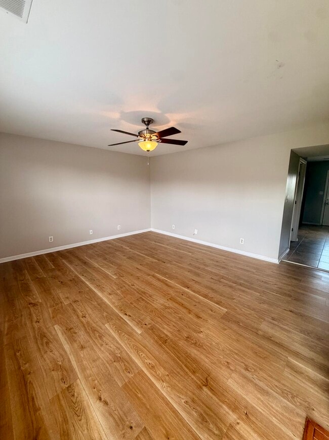 Photo - 523 Tecumseh Trail