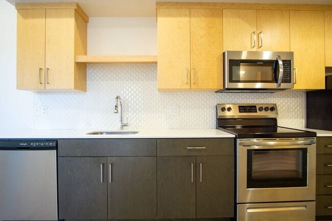 Photo - SUMMER SPECIAL: Top Floor Modern 2 Bdr w/ W&D + AC! Unit 301