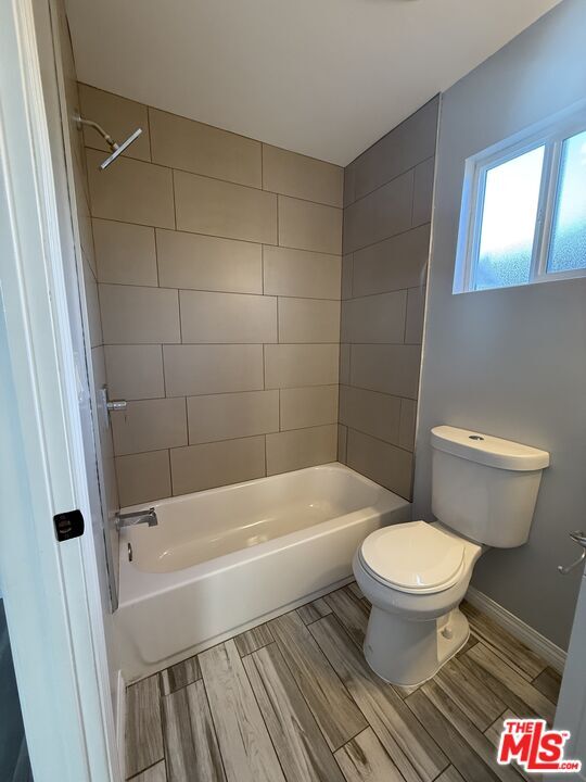 Photo - 10745 Saticoy St