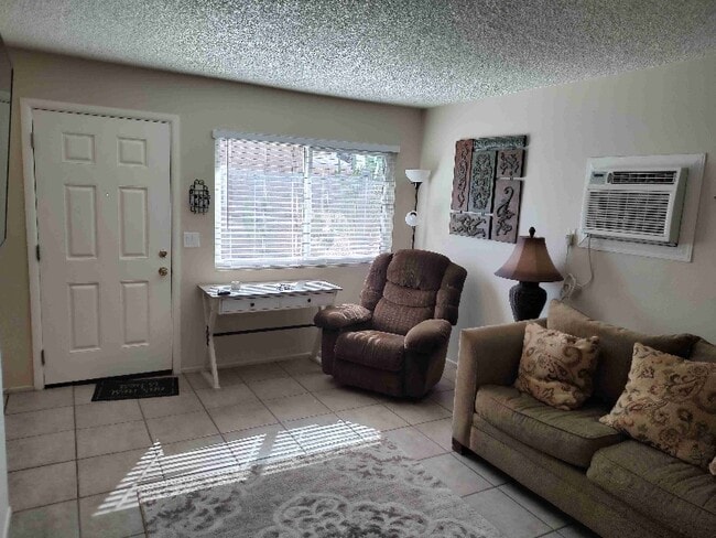 Photo - 530 Murphy St