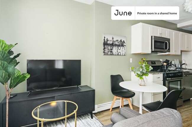 Room in Shared 3 bed/1 bath home in North End