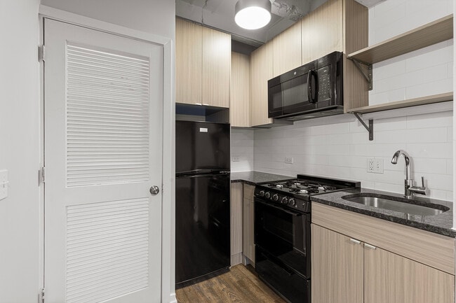 Photo - 5718 N Winthrop Ave Unit 310