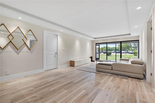 Photo - 230 Lakeview Dr