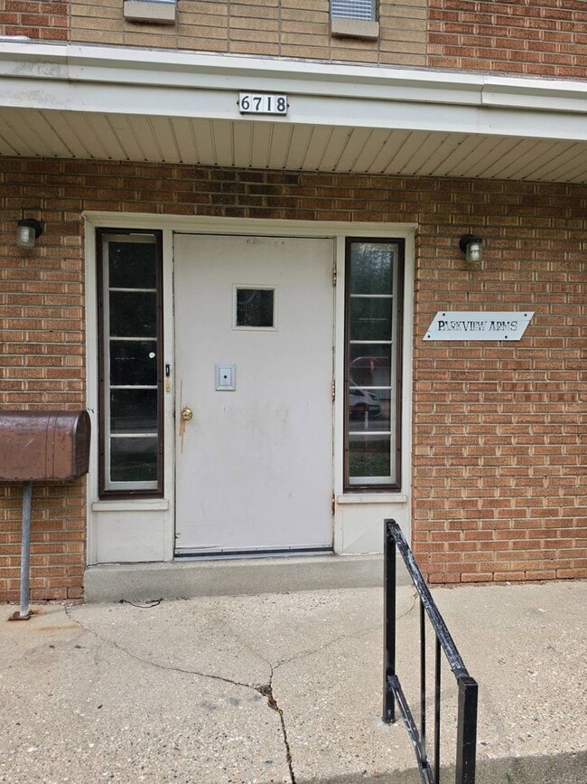 Building Photo - 6718 W Warnimont Ave Unit APT2