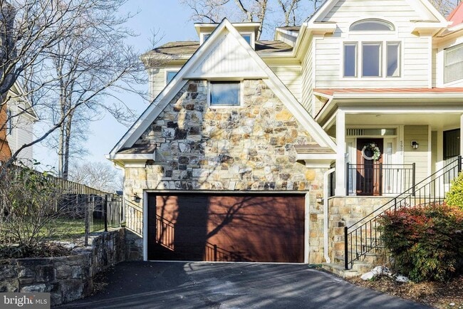 Building Photo - 5922 Chesterbrook Rd