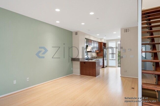 Photo - 1356 Powell St