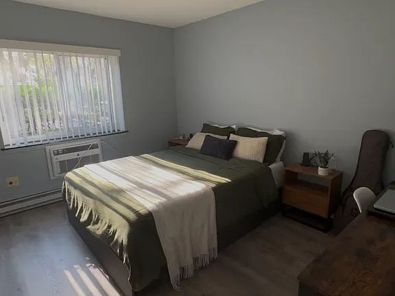 Photo - 3825 N Pine Grove Ave