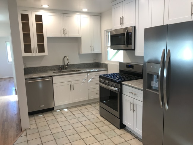 kitchen - 2010 Virginia Ave Unit B