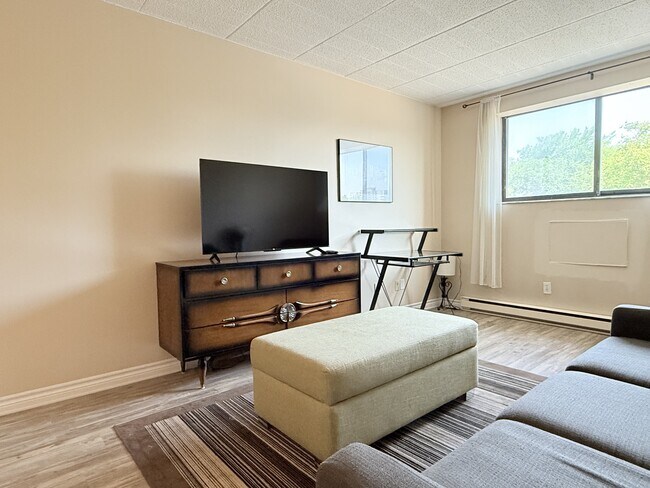 Photo - 360 Tecumseh Rd W Unit 301