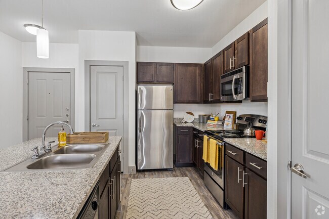 1BR, 1BA - 768SF - Kitchen