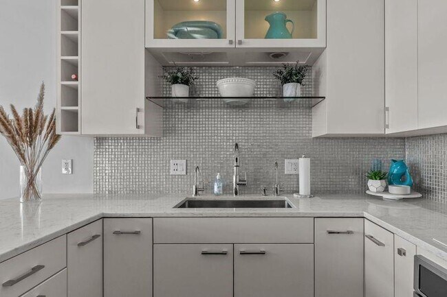 Photo - 1 Commercial Wharf Apartment Unit 63B